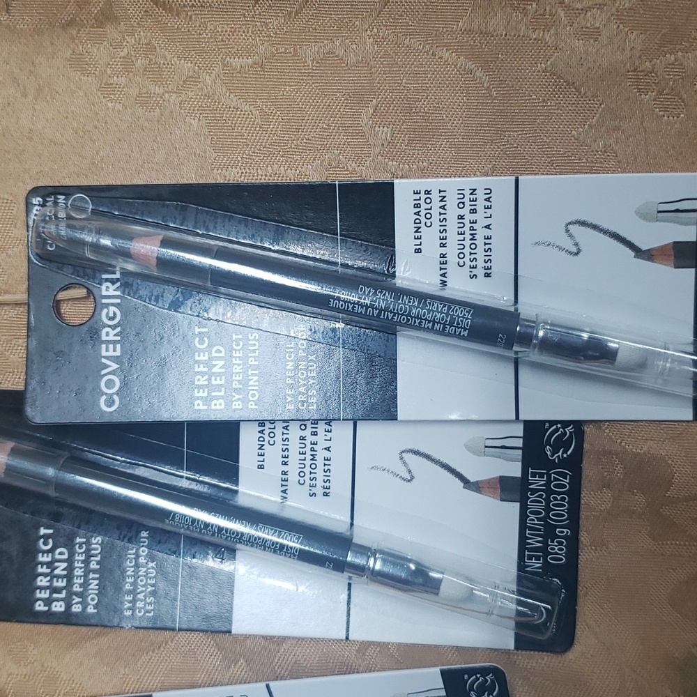 5 CoverGirl Perfect Blend pencils ...CHARCOAL CARBON #105 - Picture 2 of 3